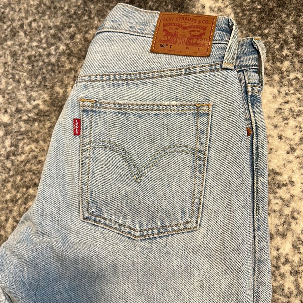 LEVIS- Straight Leg Jeans - Picture 2 of 8